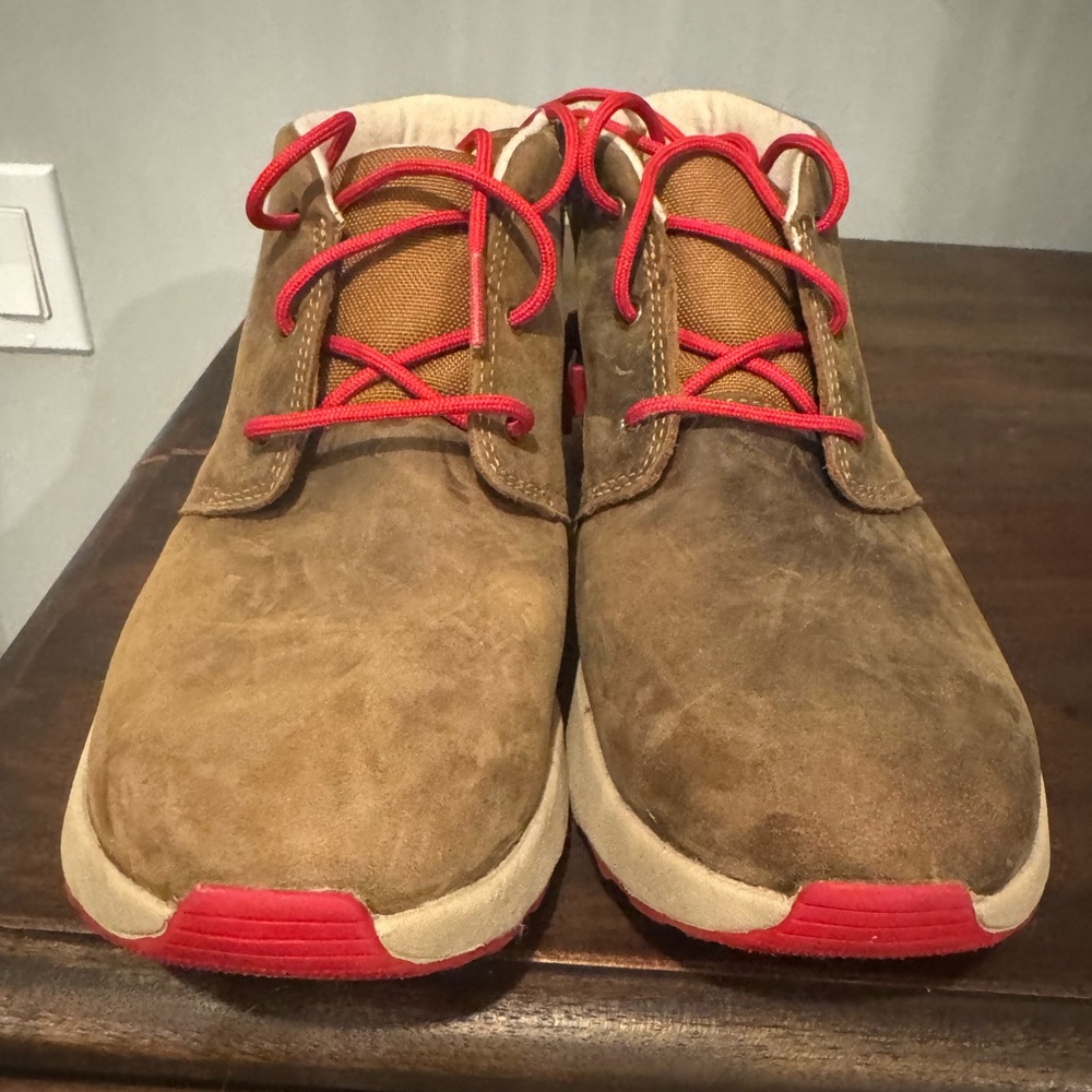 UGG Boys Chukka Boots in Brown and Red